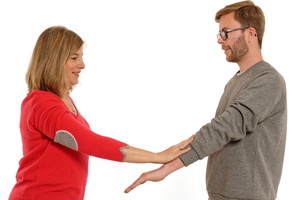 Muskeltest mit beiden Armen Muskeltest mit beiden Armen